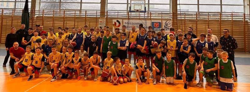 Podsumowanie Świątecznego Turnieju Koszykówki 5×5 dla dzieci i młodzieży 2025